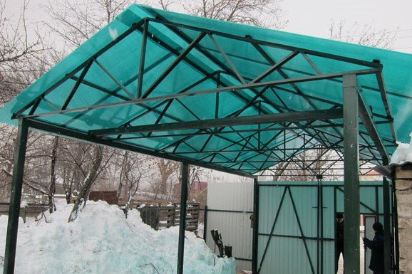 Двускатный навес из поликарбоната в Кемерове